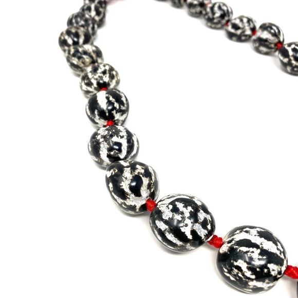 HAWAIIAN Kukui Nut Lei Necklace - Picture 2 of 4